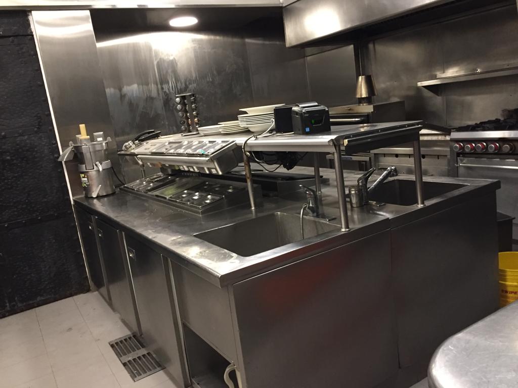 Estación de cocina con tarja y bain-marie